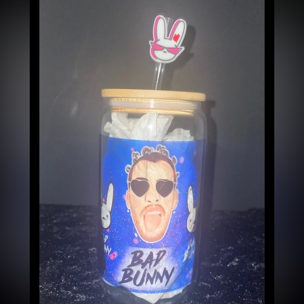 Bad Bunny 24 oz. Glass Tumbler with Bunny Straw *NEW *NWOT Clear w/ Blue